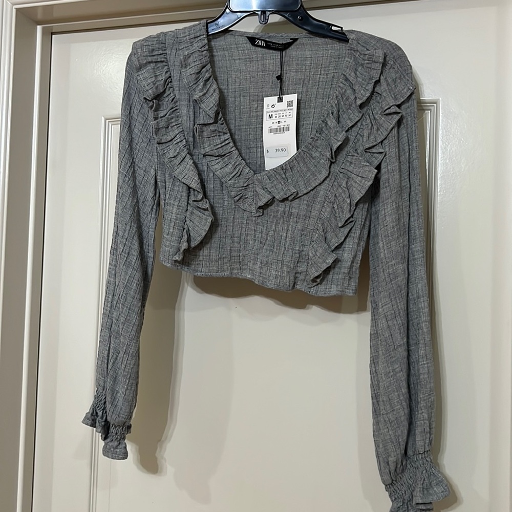 Zara cropped ruffle v neck long sleeve shirt